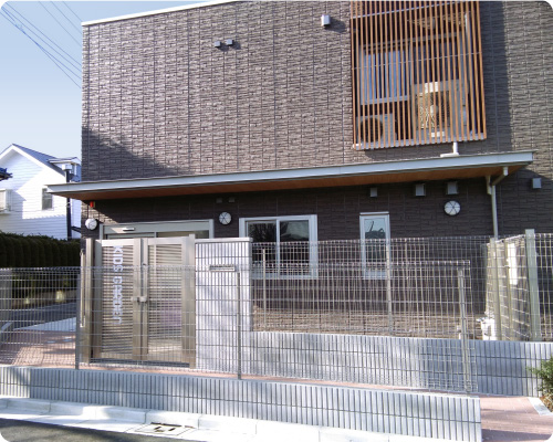 キッズガーデン足立興野外観