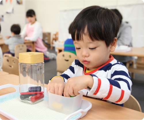 自主性や集中力、考える力を育む、世界で注目される教育法を実践します
